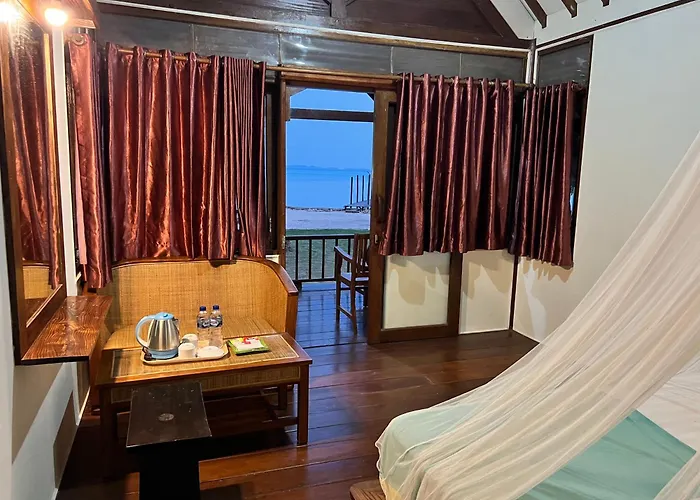 Arys Lagoon Bungalow & Hotel