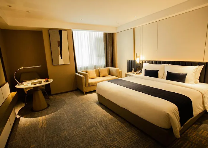Golden Tulip Jinzhou Central Street