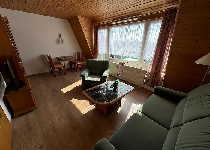 HAUS USEDOM Ferienwohnanlage mit Frühstücks-Restaurant gegenüber im Seeschlösschen