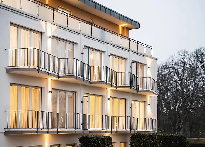 Hotel Vier Jahreszeiten An Der Therme & Kliniken Bad Krozingen Naehe Freiburg & Schwarzwald Ideal Fuer Wellness Kur & Business Ausfluege 24H Check In- Wlan & Parken Gratis