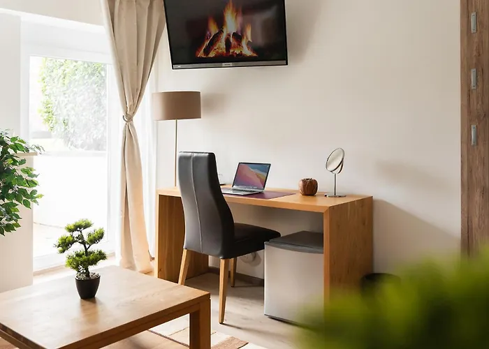Hotel Vier Jahreszeiten an der Therme&Kliniken Bad Krozingen Nähe Freiburg&Schwarzwald Ideal für Wellness Kur&Business Ausflüge 24h Check In- WLAN&Parken gratis