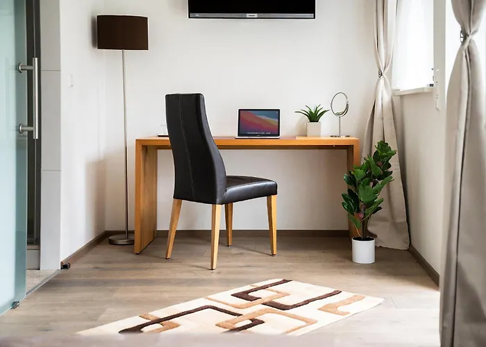 Hotel Vier Jahreszeiten An Der Therme & Kliniken Bad Krozingen Naehe Freiburg & Schwarzwald Ideal Fuer Wellness Kur & Business Ausfluege 24H Check In- Wlan & Parken Gratis