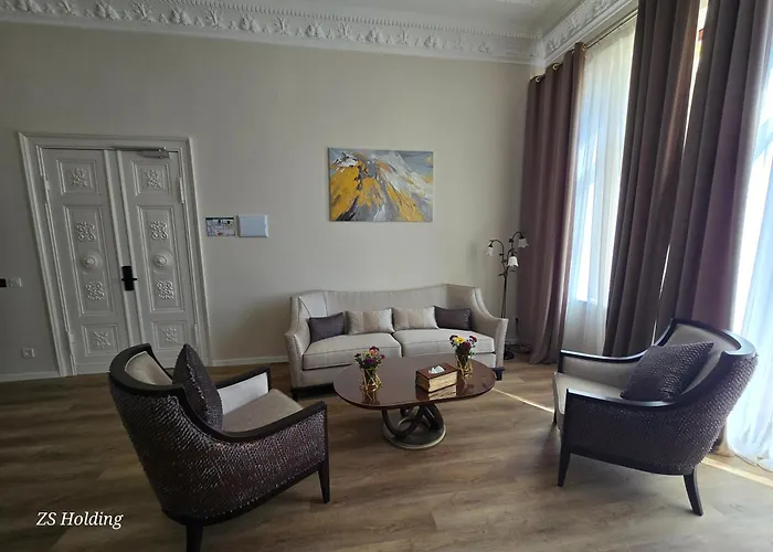 Promenaden Hotel