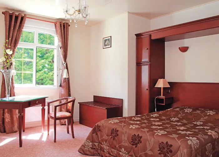 Logis Hotel & Restaurant - Le Chateau Des Tourelles 3 Etoiles