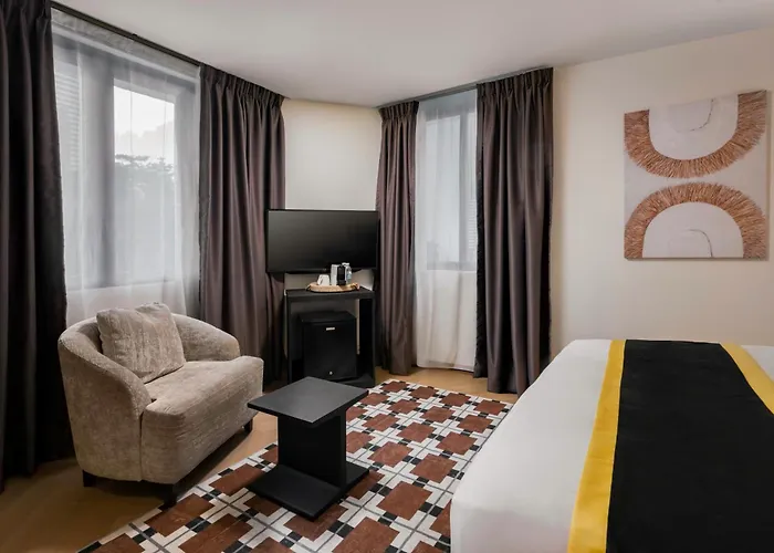 Bryqs Hotel
