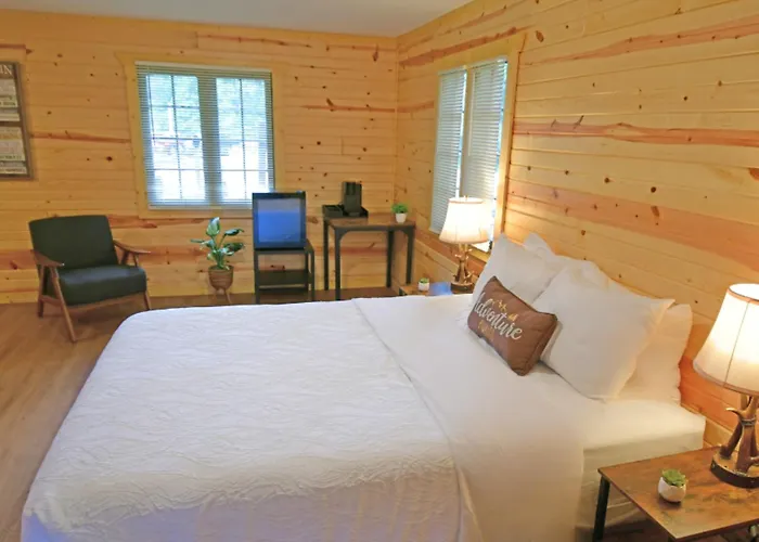 Abe Martin Lodge & Cabins