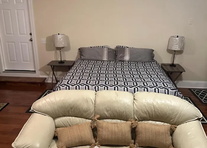 Moorefield Suites Greensboro East