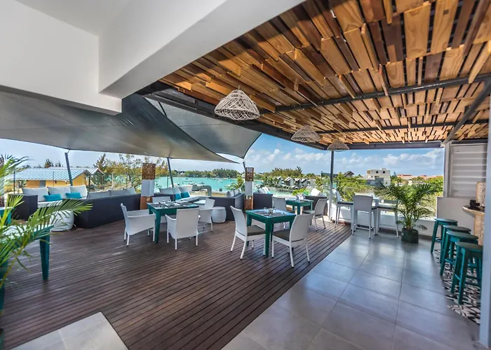 Azur Paradise Hotel & Rooftop Bar
