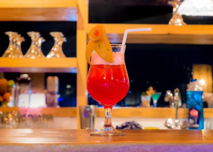 Azur Paradise Hotel & Rooftop Bar
