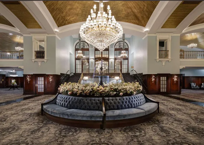 Amway Grand Plaza Hotel, Curio Collection By Hilton