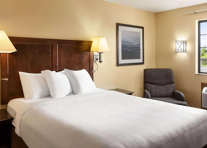 Baymont By Wyndham Cedar Rapids