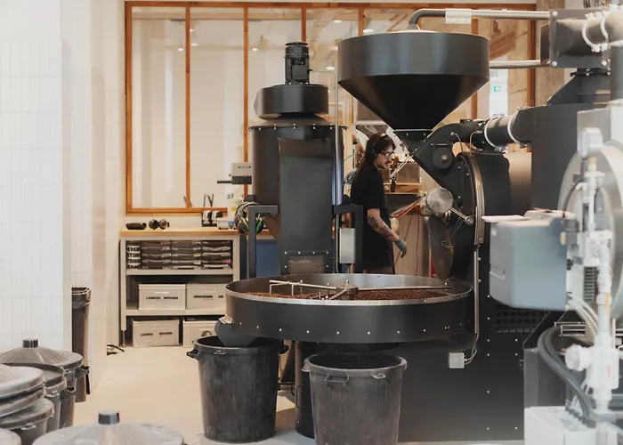 Man Met Bril Koffie Hotel