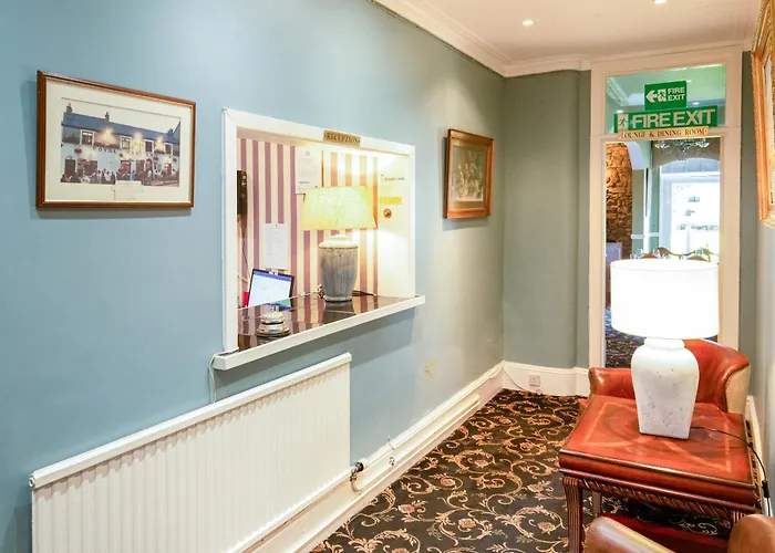 Oyo Lamphey Hall