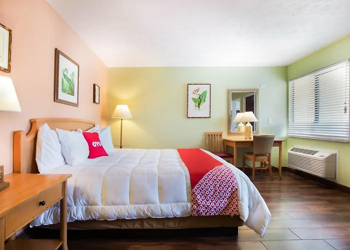 Oyo Waterfront Hotel- Cape Coral Fort Myers, Fl