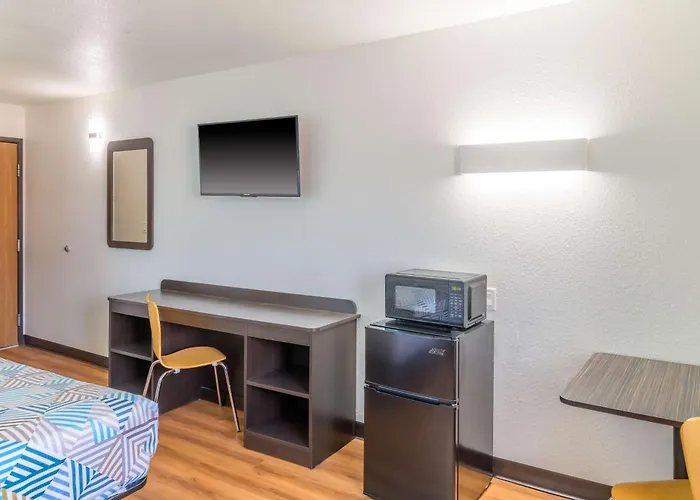 Motel 6-Sedalia, Mo
