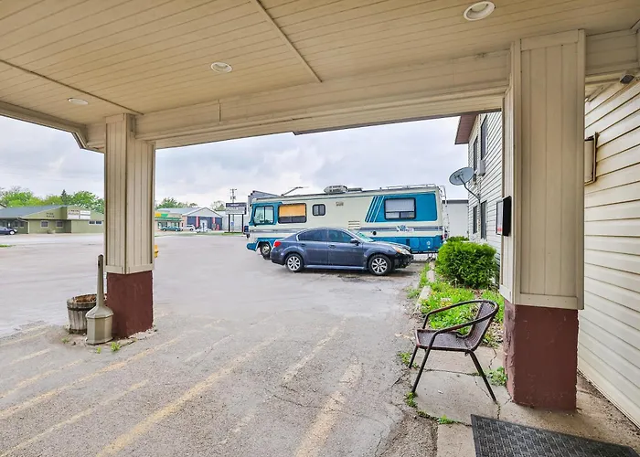 Oyo Hotel Pipestone Mn, Canterbury Park
