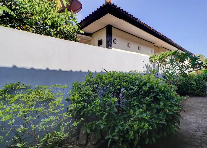 Oyo Life 92838 Kost Ibu Surya