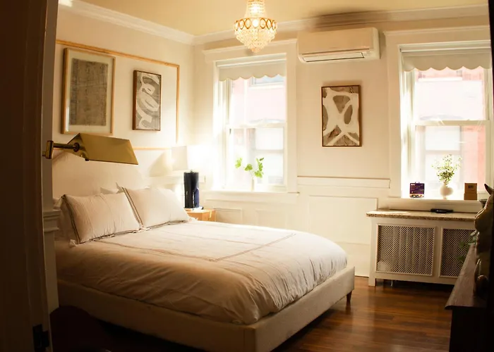 Chateau Connellsville Mcm Minimalist Suite