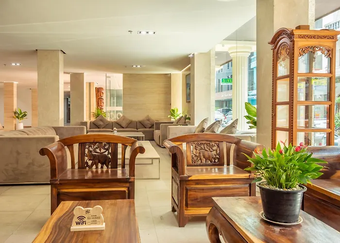 Jomtien Sands Residence - Beachfront, Relax & Amazing Seafood Dining