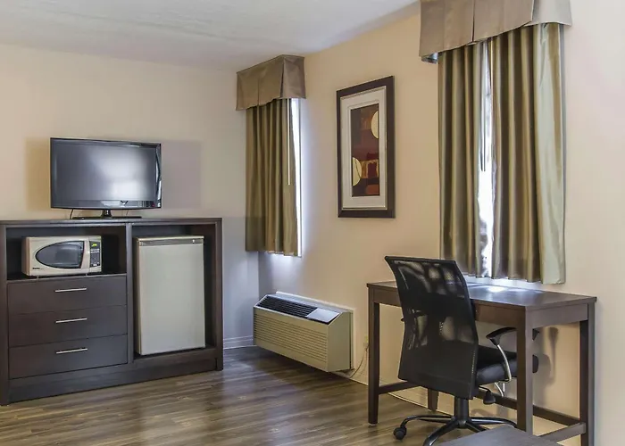 Econo Lodge Inn & Suites Lethbridge - Henderson Lake