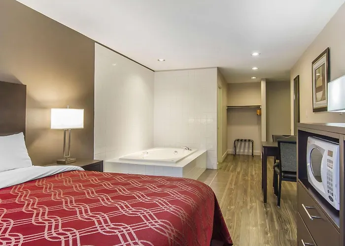 Econo Lodge Inn & Suites Lethbridge - Henderson Lake