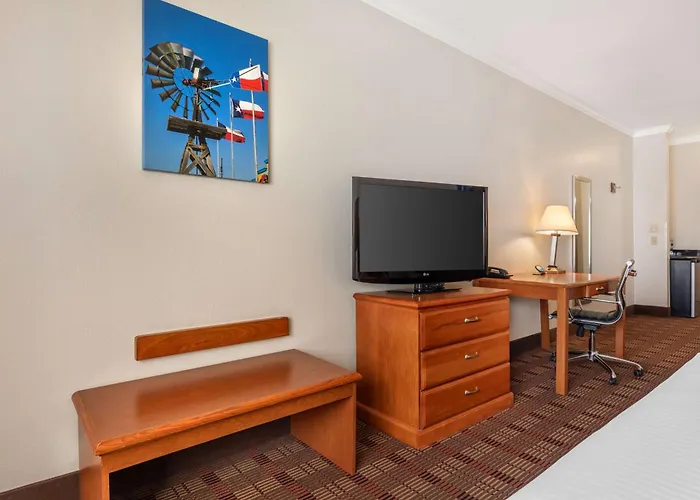 Best Western Club House Inn & Suites