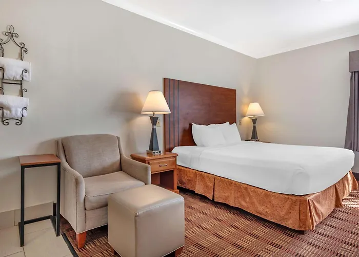 Best Western Club House Inn & Suites