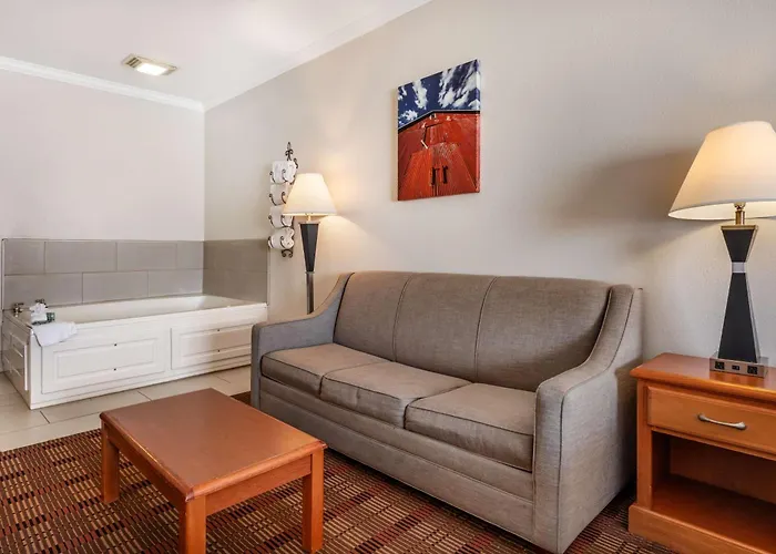 Best Western Club House Inn & Suites
