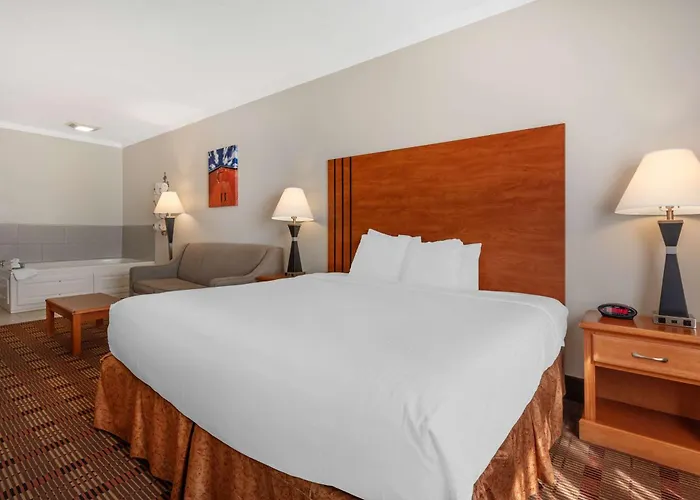 Best Western Club House Inn & Suites