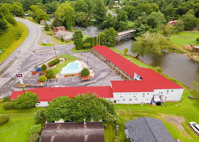 Lloyd'S On The River Country Inn By Oyo Bryson City