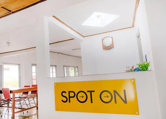 Oyo Life 2638 Hotel Raya