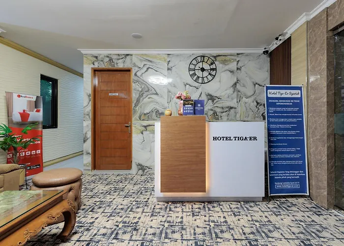 Urbanview Syariah Hotel Tiga Er Near Karawang Central Plaza