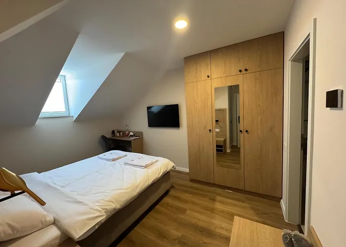 Promenaden Hotel