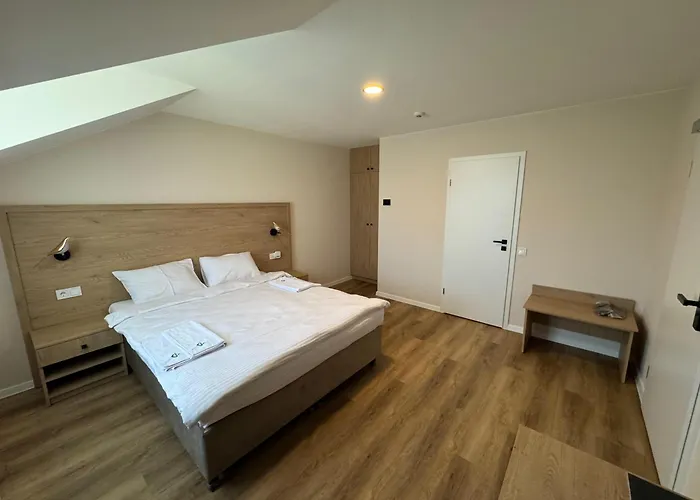 Promenaden Hotel