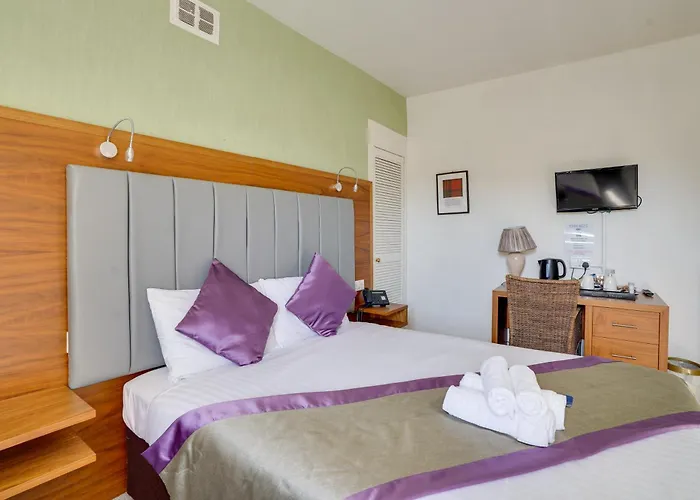 The County Hotel - Self Check-In, Ultra Fast Wi-Fi, Free Parking, Central Location