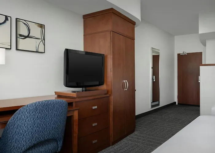 Courtyard By Marriott Salisbury
