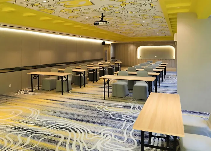 Yello Hotel Harbour Bay