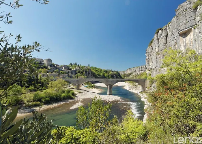 Auberge Les Voûtes - Chambres d'hôtes à Lanas, Sud Ardèche - Demi-Pension