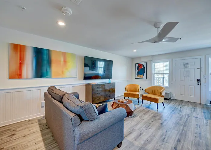102 Queen Ada Suite, 1St Floor Low Tide