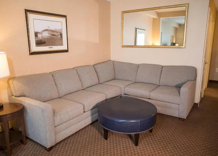 Fort William Henry Hotel