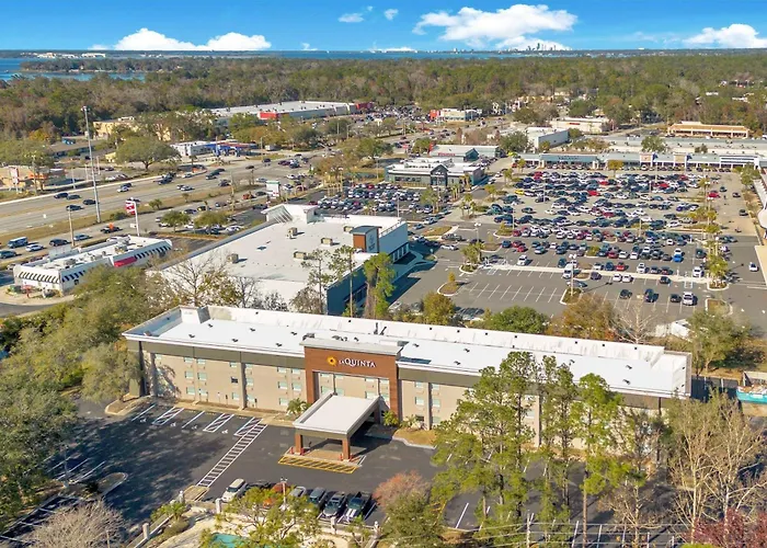 La Quinta Inn & Suites By Wyndham Jacksonville Mandarin