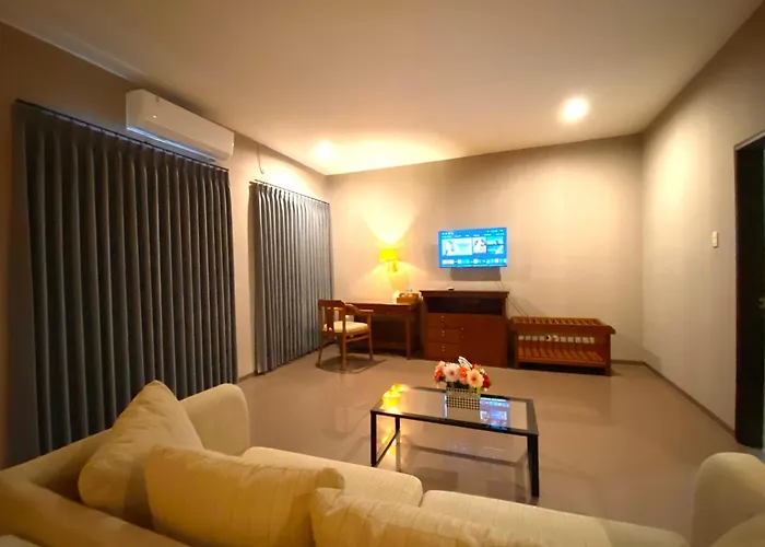 Hotel Golden Season