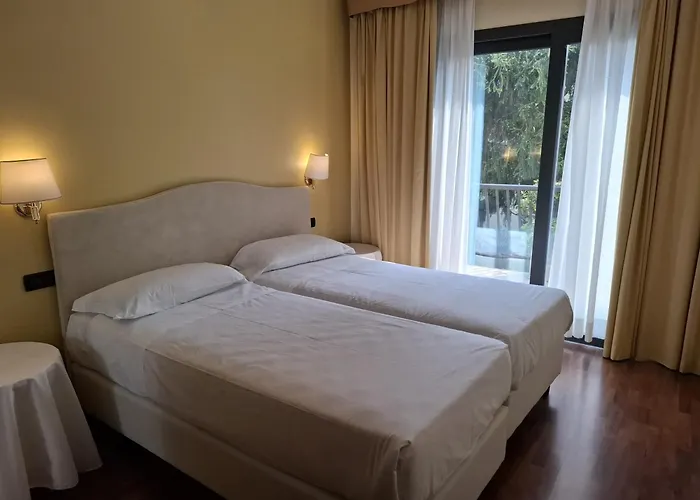 Admiral Hotel Villa Erme