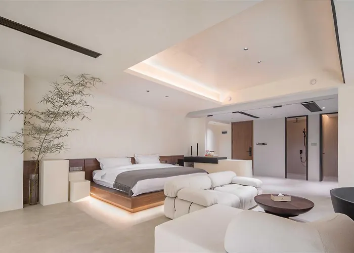 Mochi Luxury River View Resort Hotel