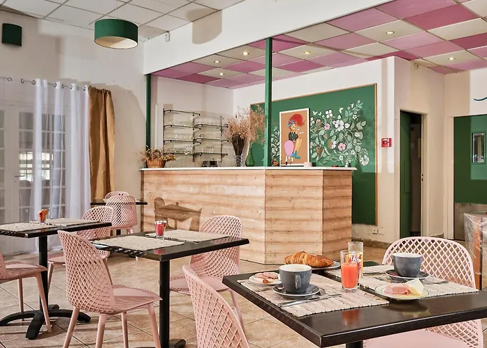 Artemia Aigues-Mortes - Hotel Avec Piscine - Bornes Electriques - Parking Prive - Local Velo-Moto
