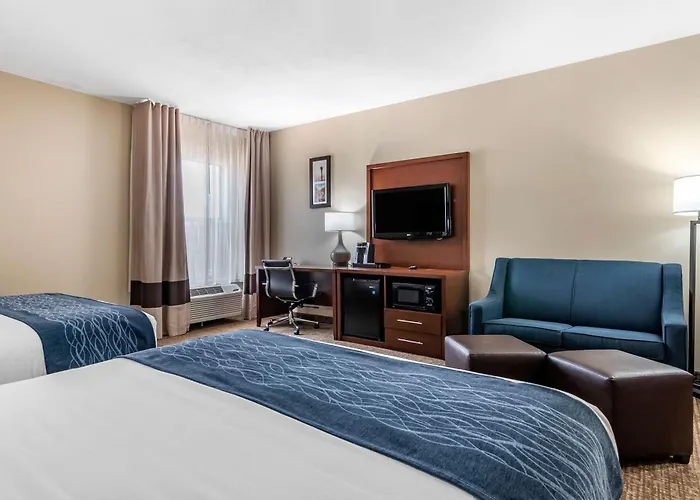 Comfort Inn & Suites Junction City - Near Fort Riley