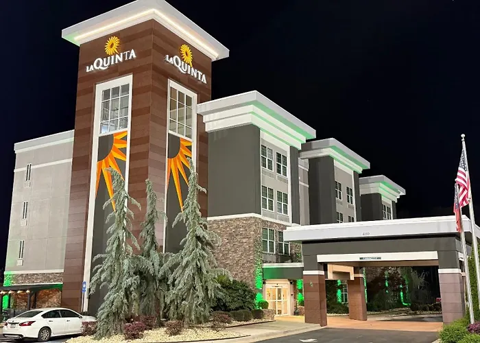 La Quinta By Wyndham Forsyth Hotel