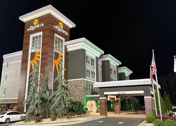 La Quinta By Wyndham Forsyth Hotel