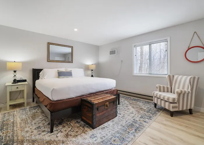 East Shore Lodging