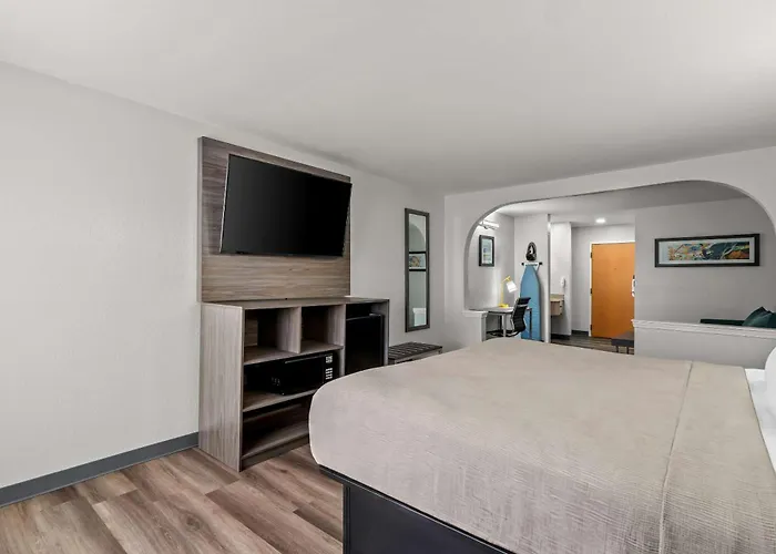 Quality Inn & Suites Biloxi - Ocean Springs